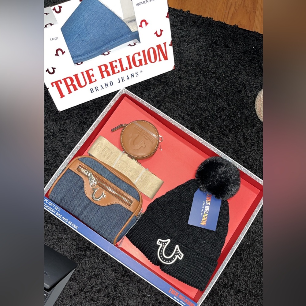 BUNDLE True religion women's size never worn .  slippers loafers . jean material